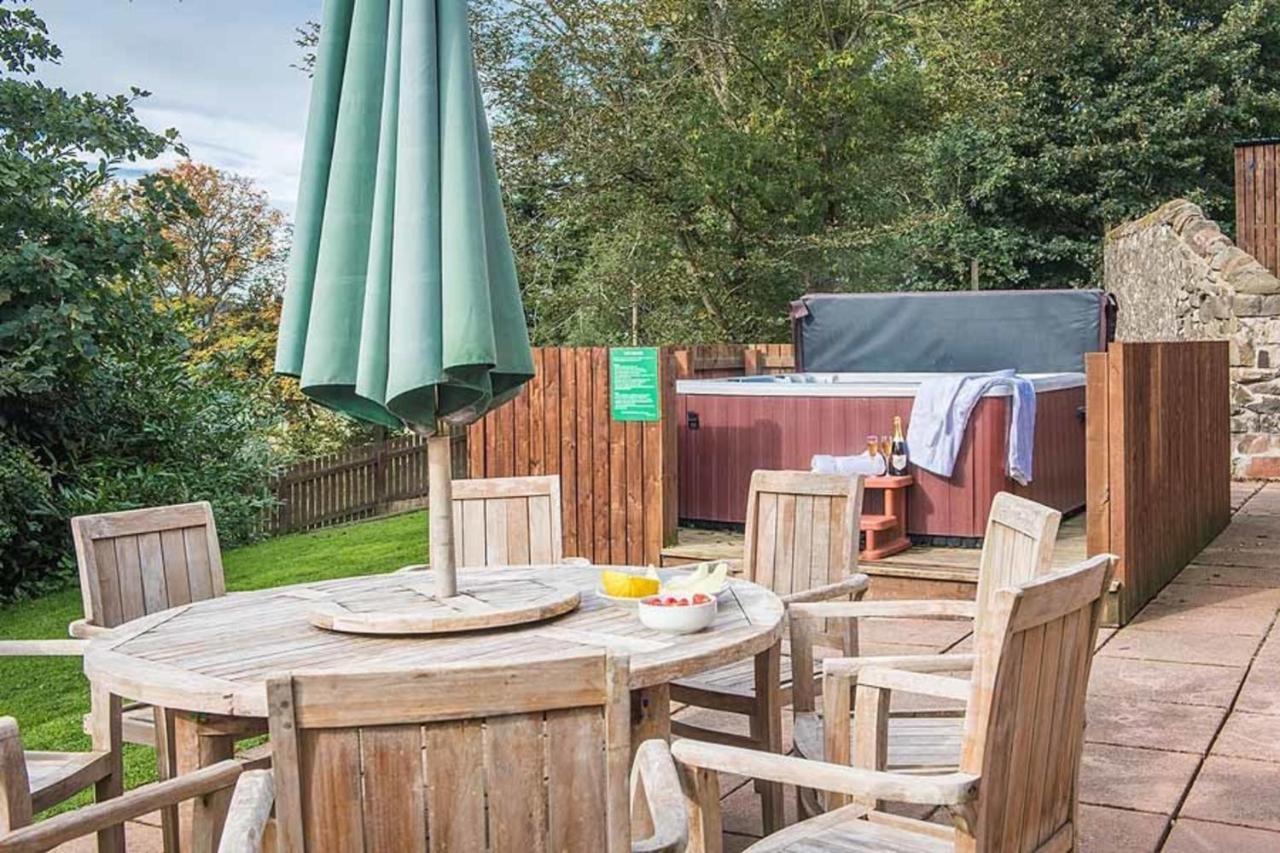 Villa The Granary With Hot Tub Near Perth Perthshire Forgandenny Exterior foto